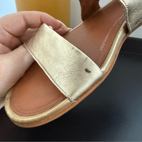 Fitflop metallic gold leather Gracie flat sandals - size 7 - Picture 10 of 10